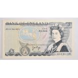 An Elizabeth II £5 error banknote, sequential serial numbers on the same note, AU14 841424 and