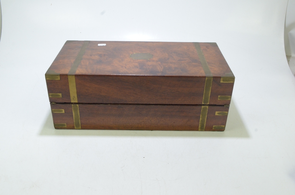 A 19th century brass bound walnut writing slope, the hinged cover enclosing black leather slope - Bild 5 aus 6