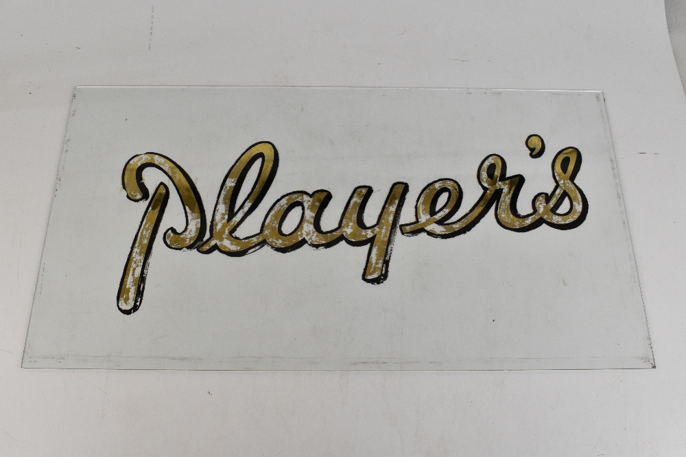 A pair of early 20th century 'Player's Please' advertising shop window panes, with gilt and black - Bild 8 aus 13