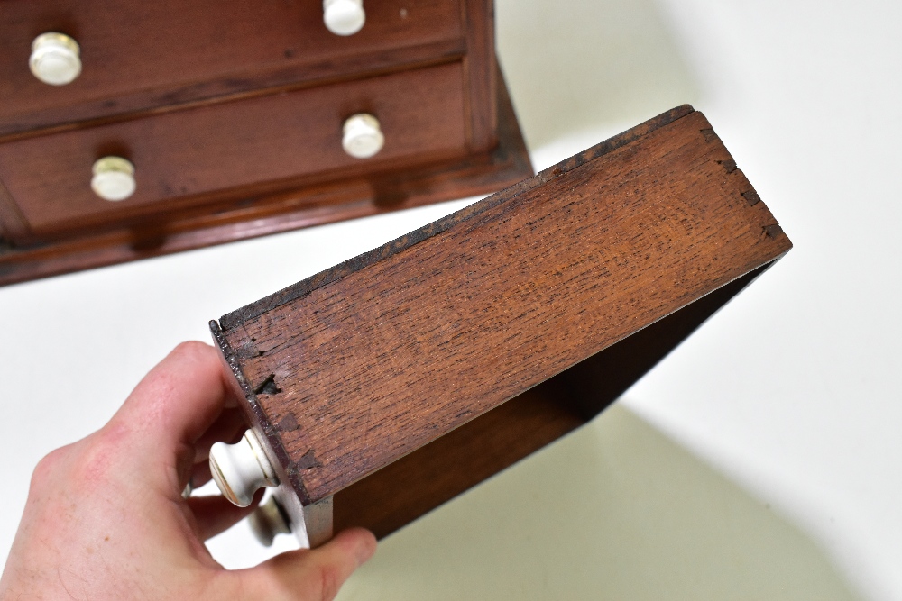 A late 19th century mahogany miniature chest of two short over three long drawers, with ceramics - Bild 7 aus 7