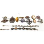 Various items of costume jewellery to include a 9ct gold 'lucky horseshoe' brooch,