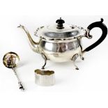 A George V hallmarked silver teapot, Joseph Gloster Ltd, Birmingham 1920,