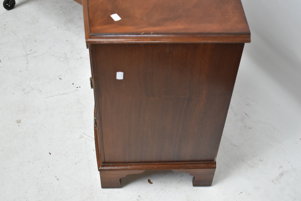 A reproduction walnut bowfront chest, of three long drawers, on bracket feet, height 66cm, width - Image 4 of 5