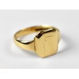 A vintage 9ct yellow gold signet ring with vacant cartouche, size T, approx 3.6g.