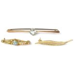 Three 9ct gold brooches comprising one of leaf form, length 4cm,