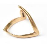 A 9ct gold alternating wishbone ring, size L, approx 2.8g.