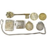 An Edwardian hallmarked silver vesta case of rounded rectangular form with engraved detail,