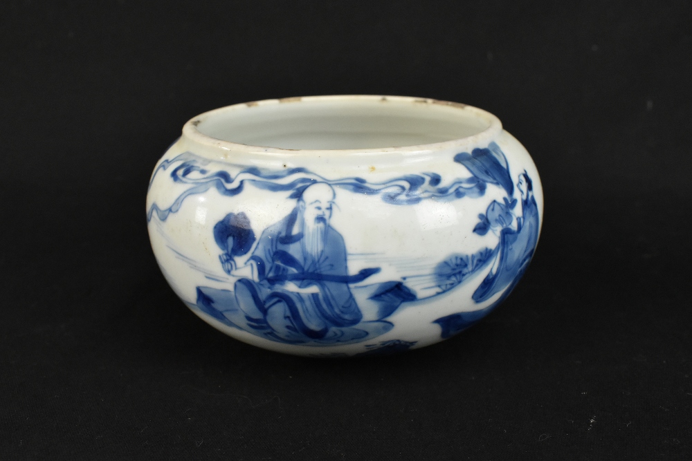 An 18th / 19th century Chinese blue and white spherical bowl, decorated throughout with figures in a - Image 6 of 29