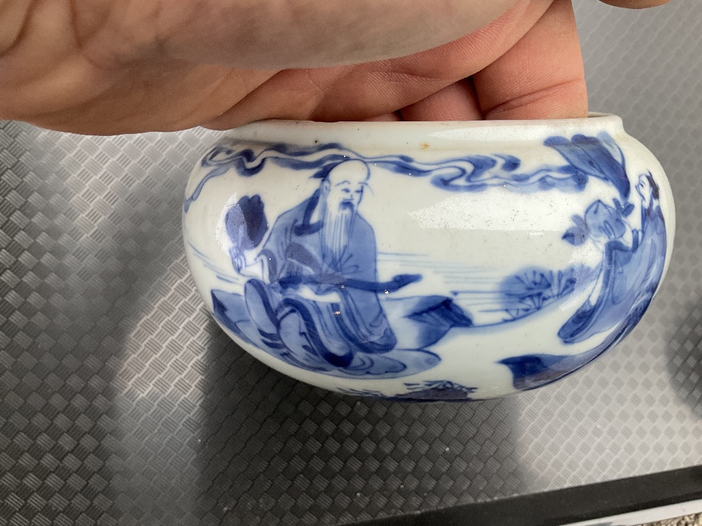 An 18th / 19th century Chinese blue and white spherical bowl, decorated throughout with figures in a - Image 16 of 29