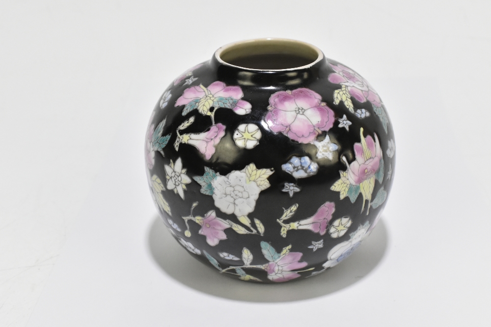 A 20th century Chinese Famile Noir porcelain vase of bulbous form, decorated in enamels with printed - Bild 2 aus 6