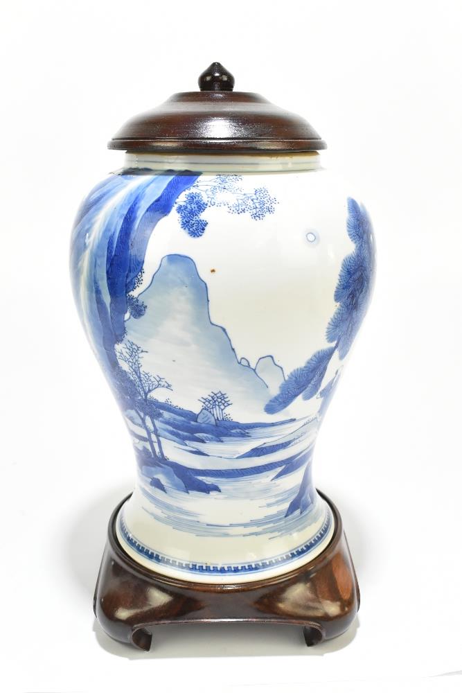 A 18th century Chinese Export blue and white vase with associated cover and stand decorated with - Image 2 of 21