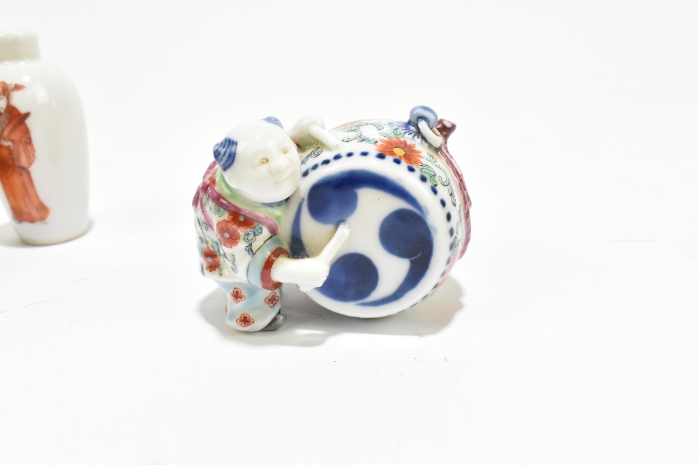 A group of Chinese ceramics including a Famille Rose figure of a boy playing a drum, snuff bottle - Image 5 of 19