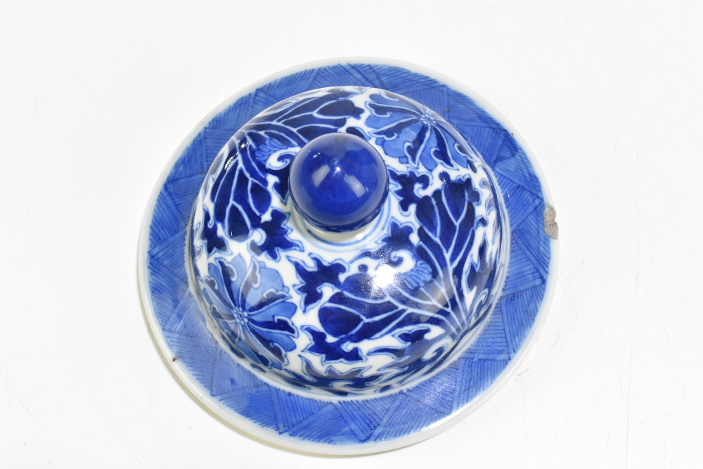 A late 19th century Chinese blue and white porcelain temple jar and cover, the top rim painted - Image 7 of 12