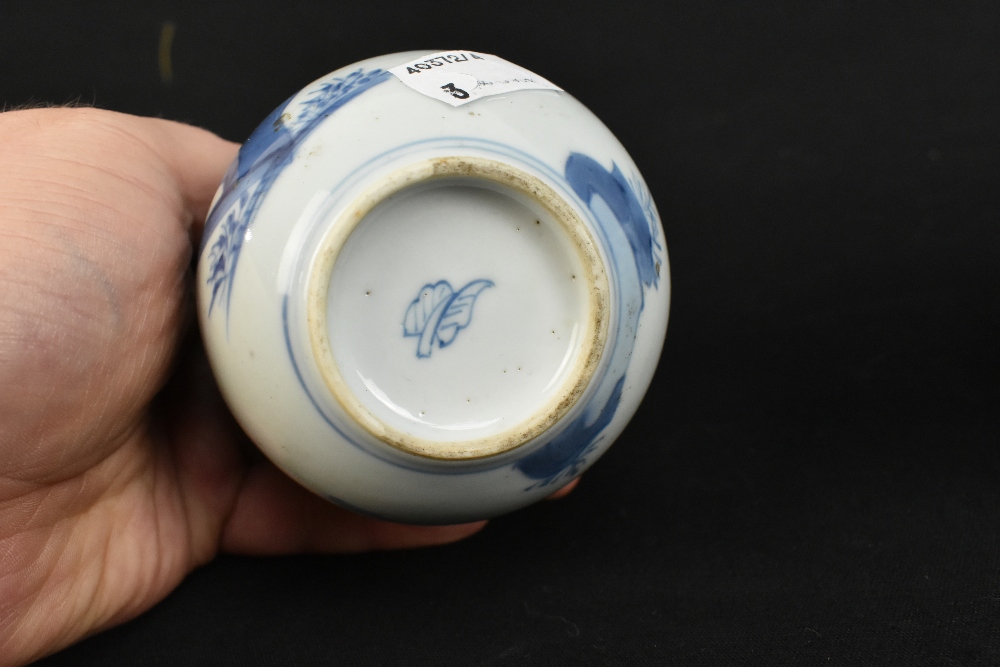 An 18th / 19th century Chinese blue and white spherical bowl, decorated throughout with figures in a - Image 5 of 29