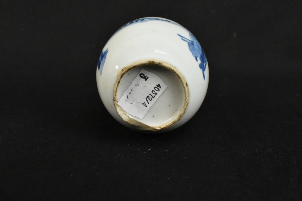 An 18th / 19th century Chinese blue and white spherical bowl, decorated throughout with figures in a - Image 15 of 29