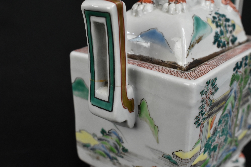 A 19th century Chinese Famille Verte Wucai porcelain koro and cover, the cover moulded with a shishi - Bild 7 aus 14