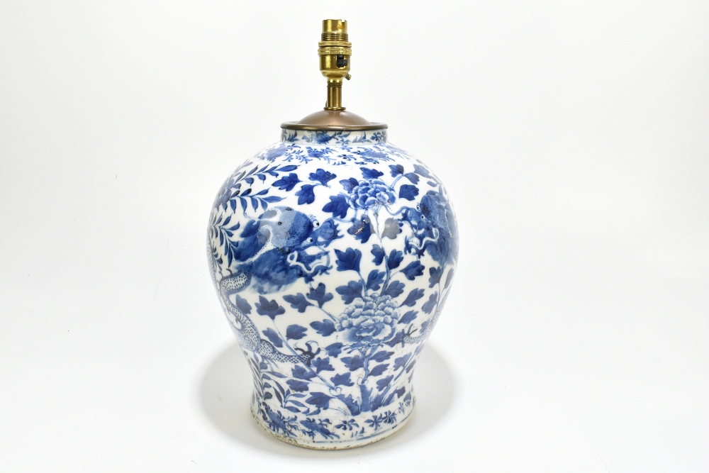 A 19th century Chinese blue and white porcelain vase converted to a table lamp, painted with a - Bild 2 aus 9