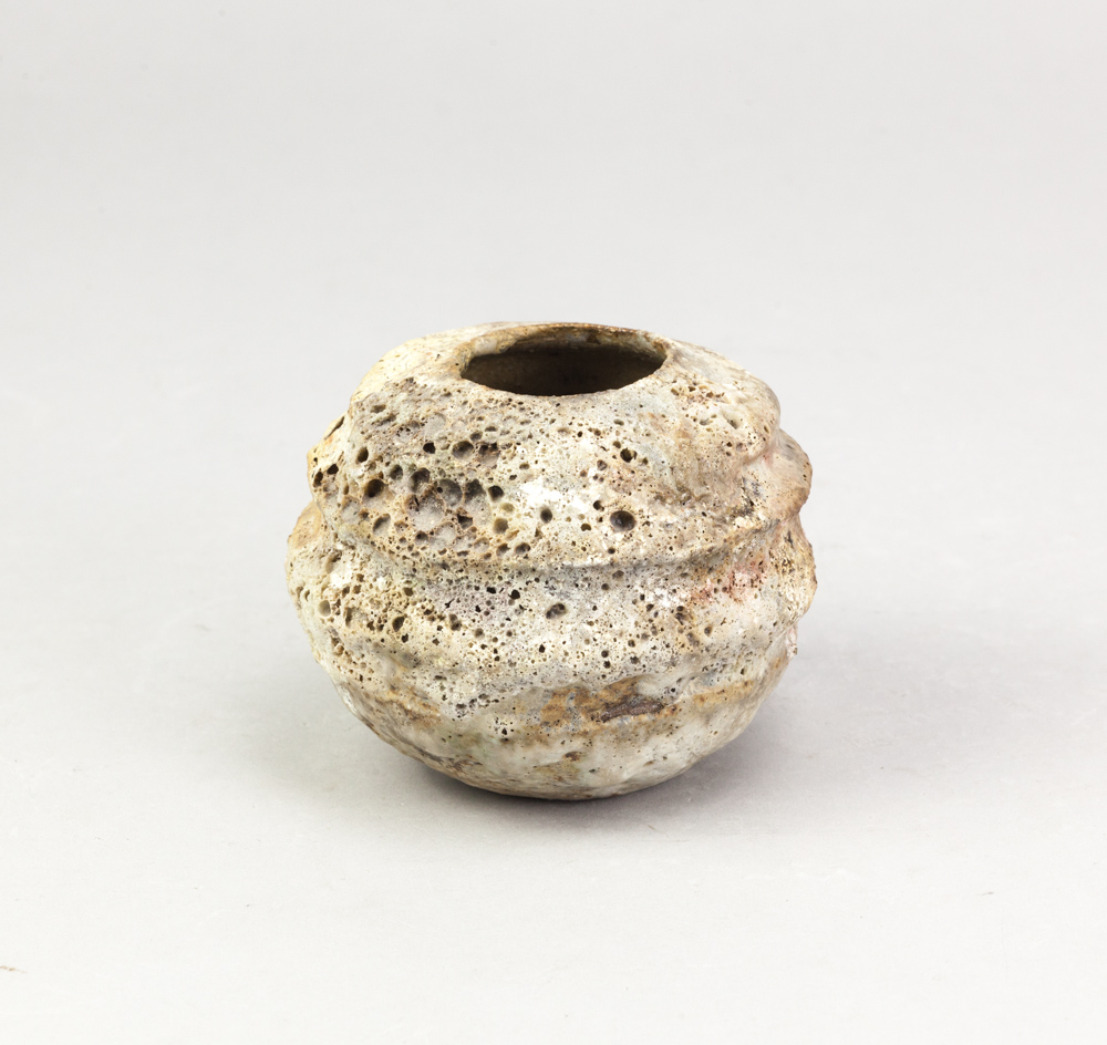 AKI MORIUCHI (born 1947); a ribbed stoneware vessel with heavily textured surface, impressed mark, - Image 2 of 2