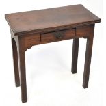 An early 20th century mahogany gateleg fold-over tea table with single frieze drawer,