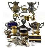A quantity of mixed metalware to include various items of flatware,