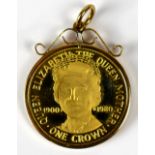 An Elizabeth II gold crown 1980, within 9ct gold mount with pendant loop, stamped 375, approx 6g.