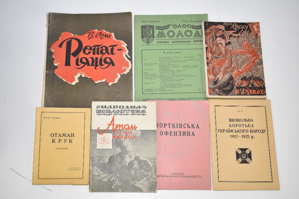 A collection of 1940s and 1950s Ukrainian books on independence, political, historical, policy - Image 6 of 6