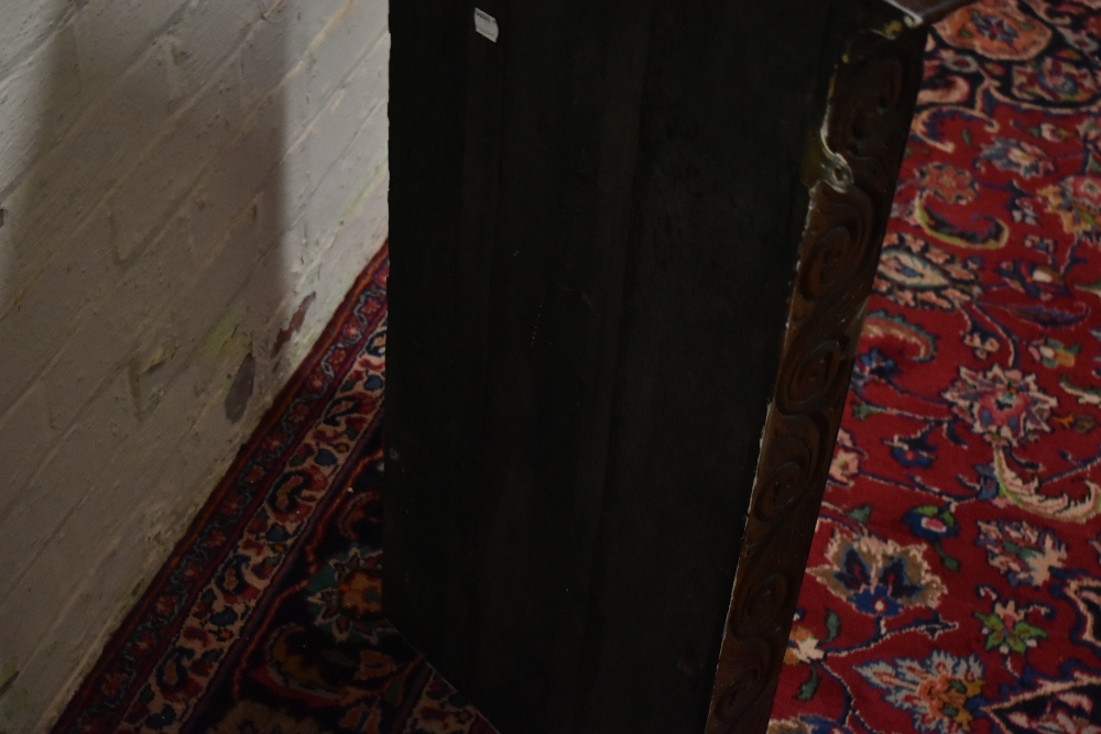 A late George III oak hanging corner cupboard. - Bild 5 aus 5