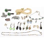 A small quantity of costume jewellery including simulated pearls, various brooches, etc.