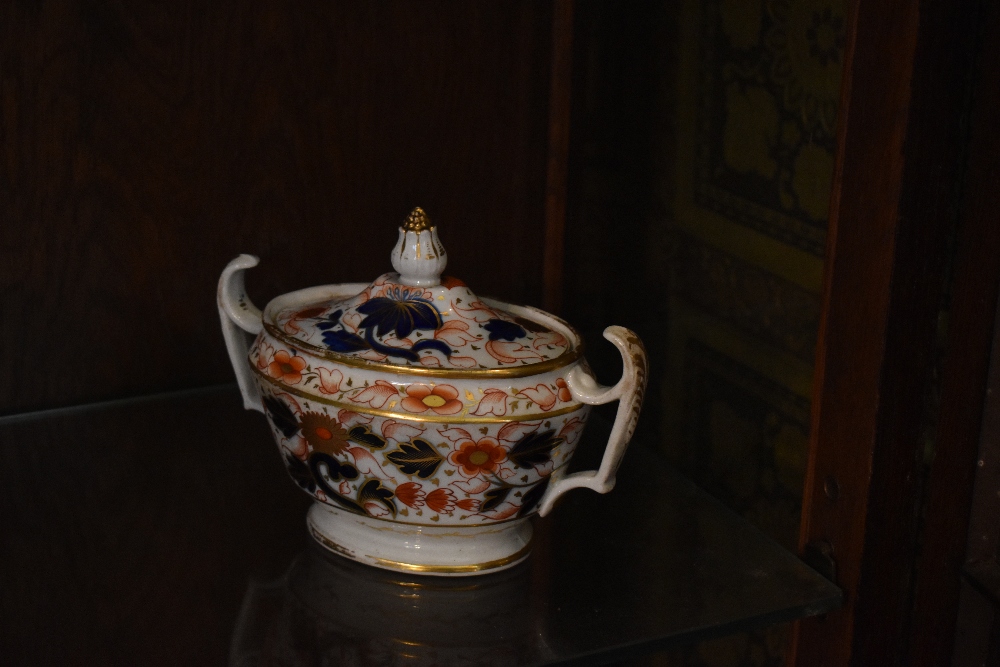 An early 19th century English china thirty-one piece Imari part tea and coffee service, comprising - Bild 9 aus 9