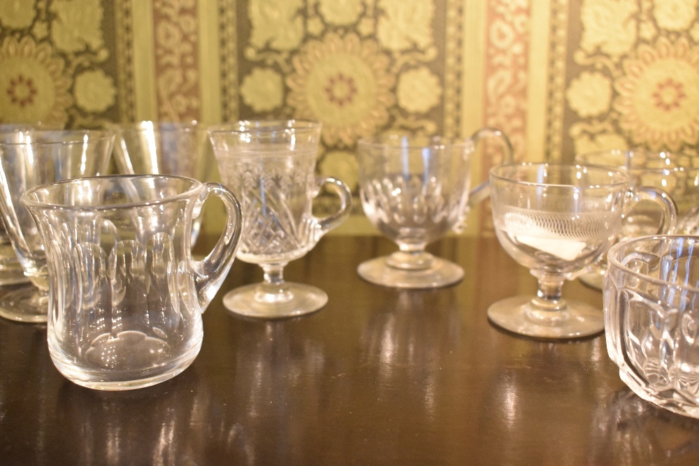 Eight 19th century and later glass custard cups/punch cups, and a set of six glass drinking glasses, - Bild 3 aus 4