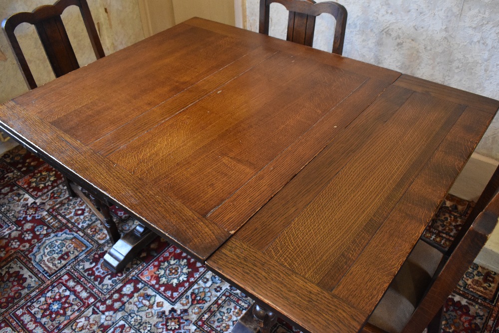 A 1930s oak draw-leaf dining table, with baluster legs on standard end supports, height 76cm, - Bild 2 aus 4