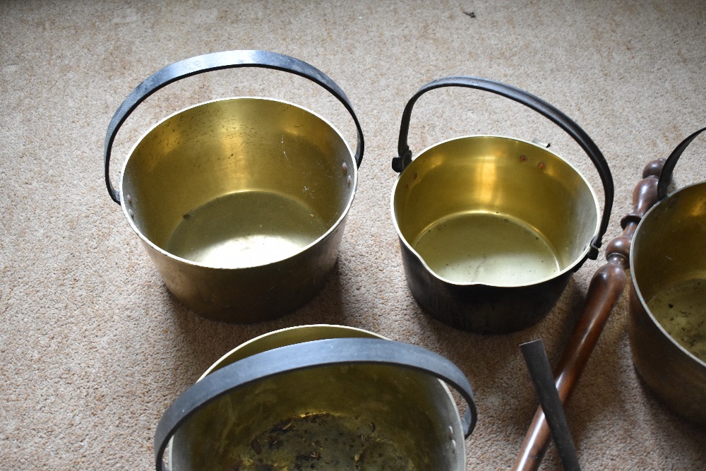 Four brass and cast iron preserving pans, the largest diameter 32.5cm, also a smaller brass saucepan - Image 2 of 4