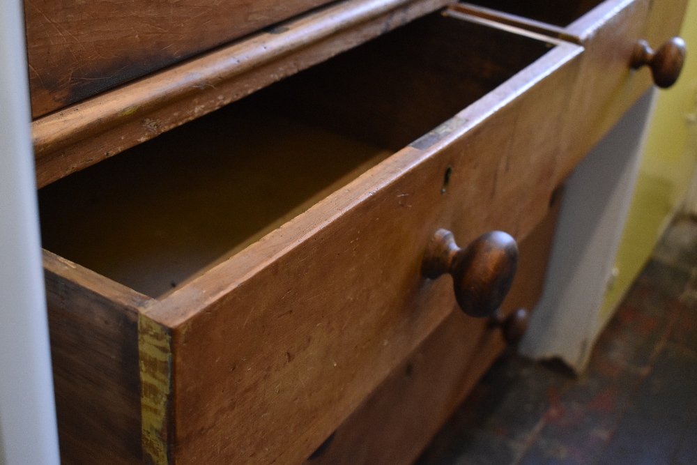 A Victorian pine housekeeper's cupboard, with two panelled cupboard doors enclosing shelves above - Bild 6 aus 8