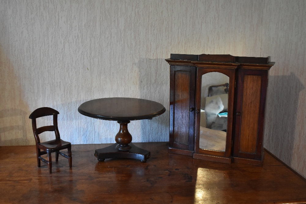 A Victorian miniature apprentice table modelled as a circular mahogany breakfast table, with