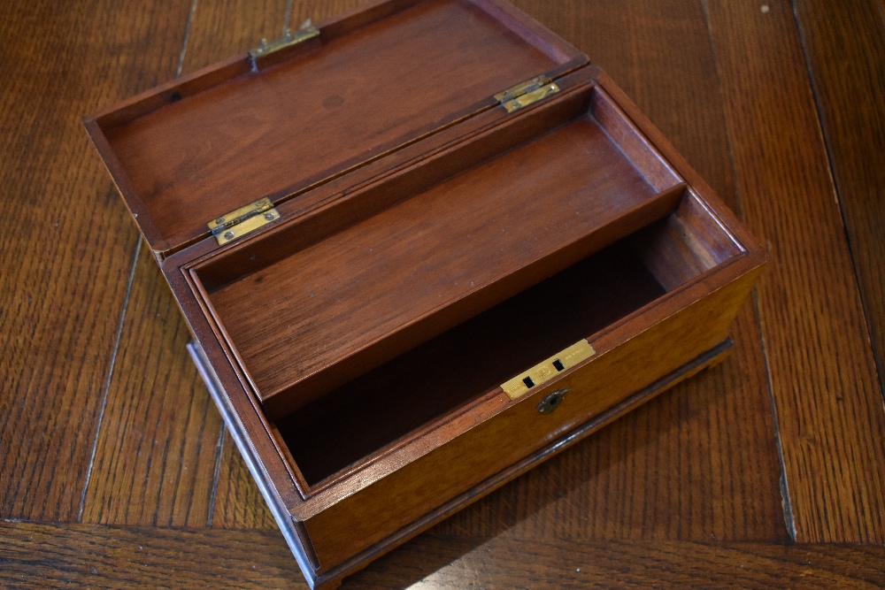 A Victorian amboyna box, with internal tray, on bracket feet, height 14cm, width 13cm, depth 18cm. - Image 3 of 3