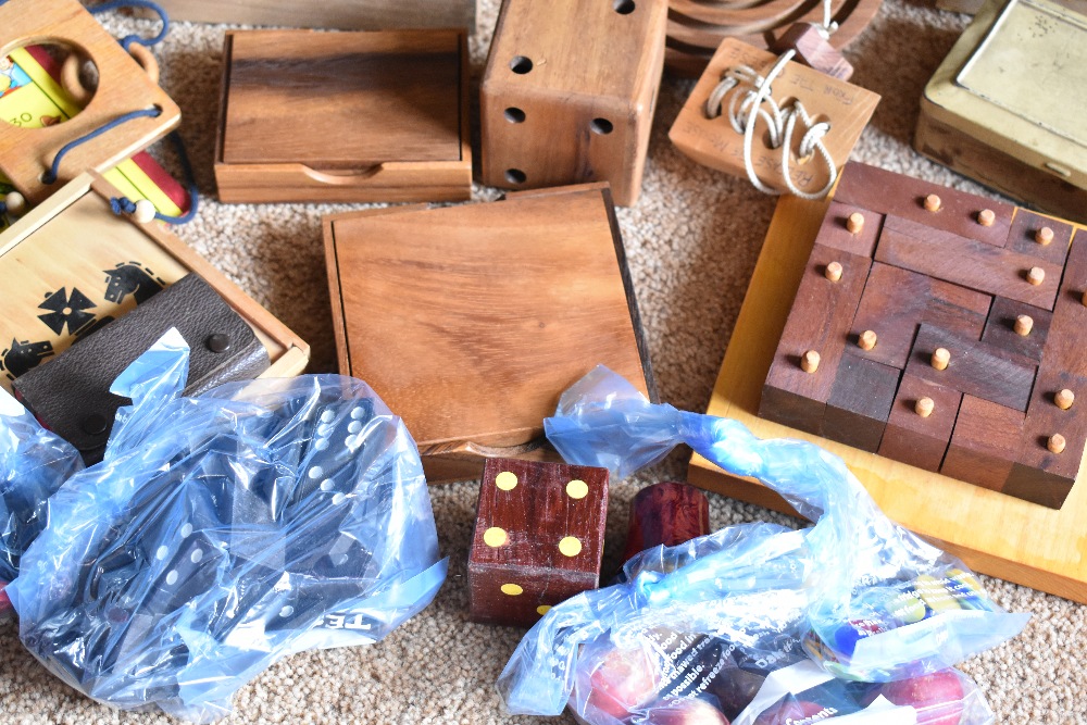 A collection of vintage and modern treen and other toys and games, including Snakes and Ladders - Image 4 of 5