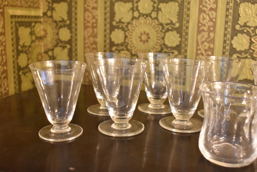 Eight 19th century and later glass custard cups/punch cups, and a set of six glass drinking glasses, - Bild 4 aus 4