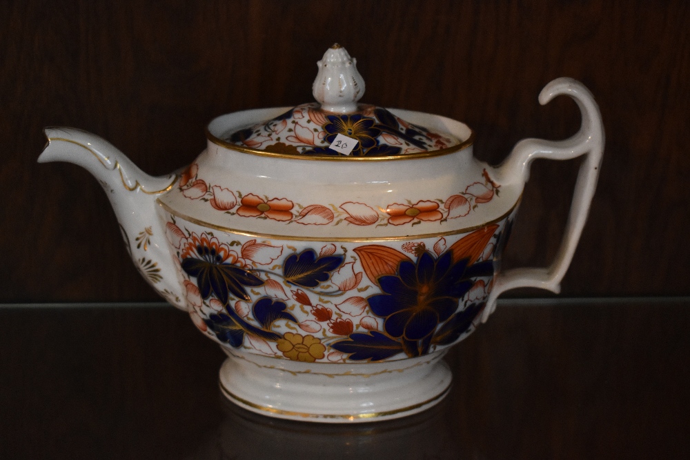 An early 19th century English china thirty-one piece Imari part tea and coffee service, comprising - Bild 6 aus 9