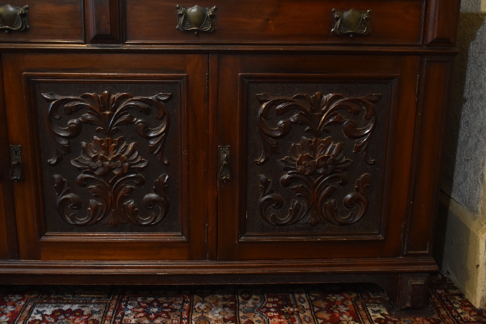 A Victorian carved walnut mirror back sideboard, with dentil cornice above two fluted and carved - Image 6 of 7