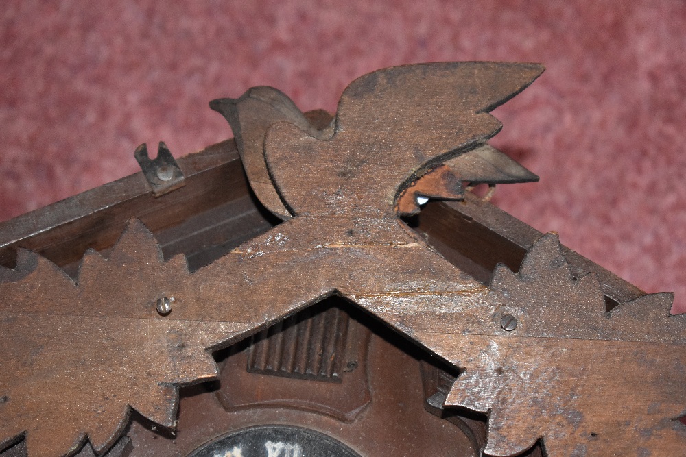 A Black Forest type cuckoo clock, with two cast iron acorn shaped weights, height 29cm. - Bild 3 aus 3