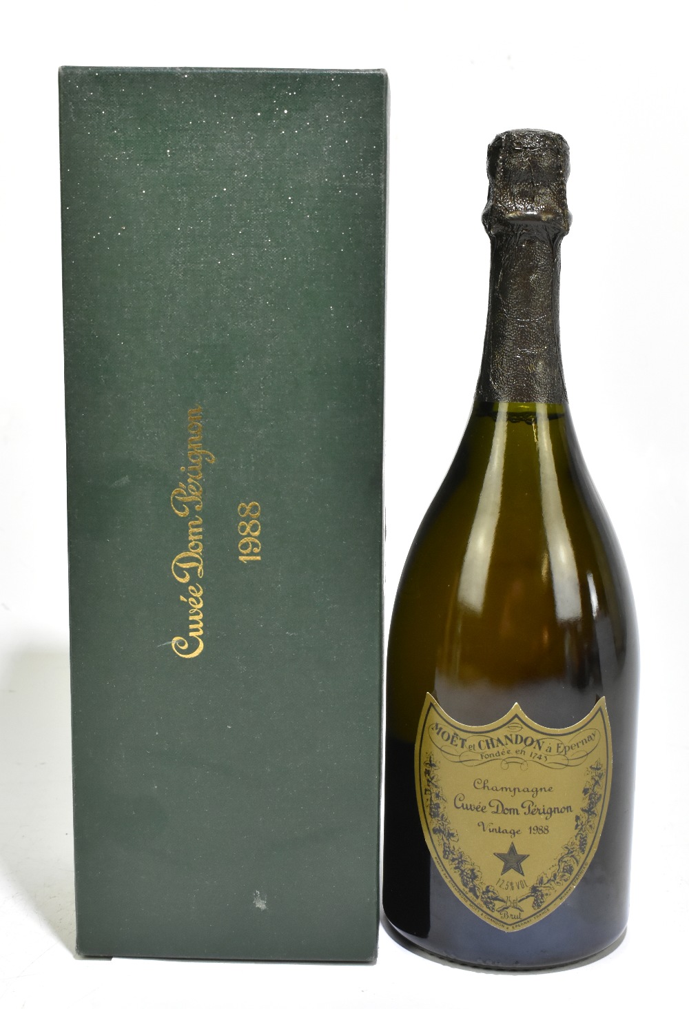 CHAMPAGNE; a bottle of Moet et Chandon Cuvee Dom Perignon 1988, in box with booklet (2).Additional