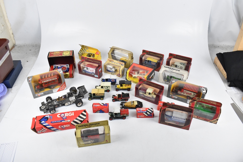 A small quantity of diecast models, including Corgi, Models of Yesteryear, etc. - Image 2 of 8