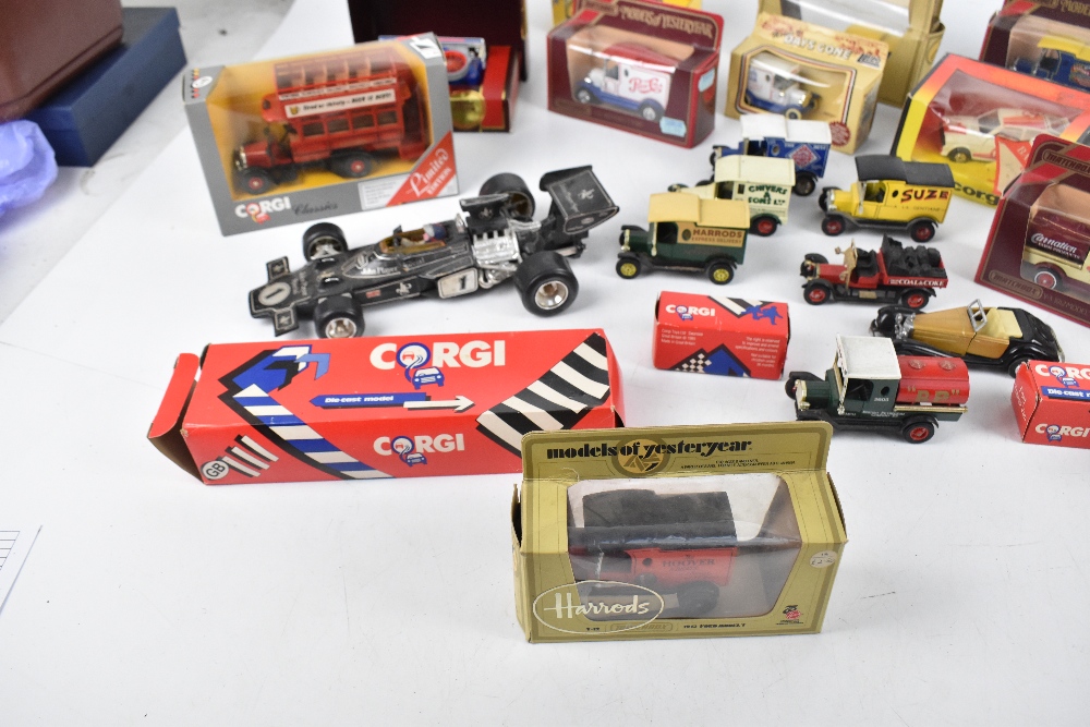 A small quantity of diecast models, including Corgi, Models of Yesteryear, etc. - Image 3 of 8