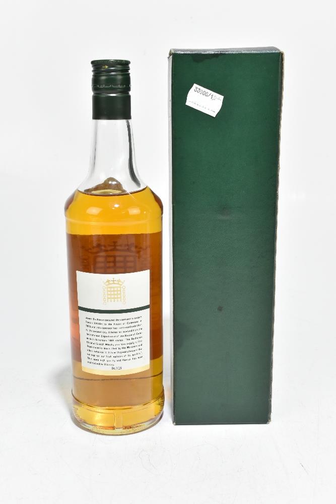 WHISKY; a single bottle of House of Commons No. 1 12 Years Old Blended Scotch Whisky, signed to - Bild 3 aus 3