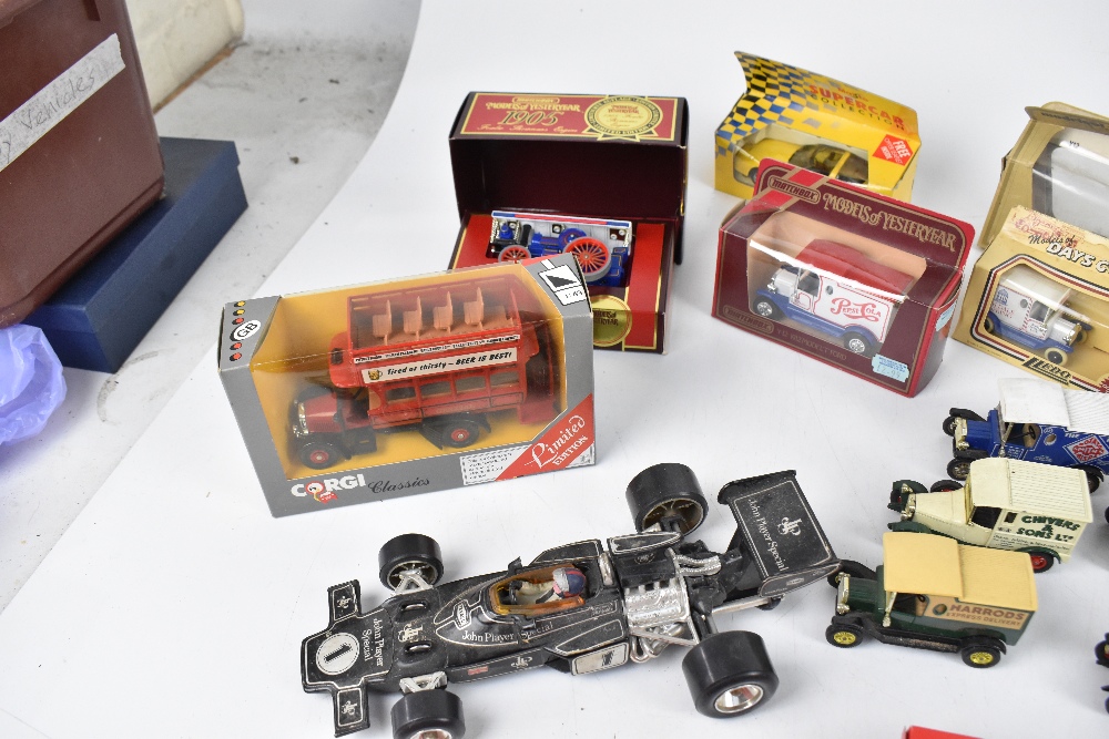 A small quantity of diecast models, including Corgi, Models of Yesteryear, etc. - Image 8 of 8