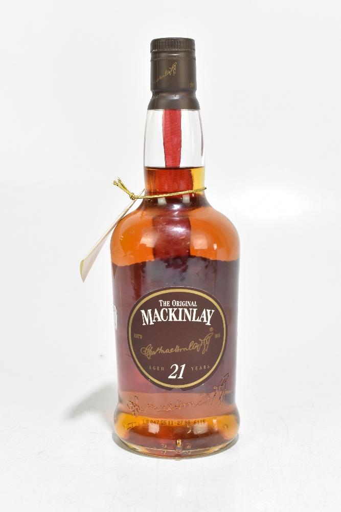 WHISKY; a single bottle of The Original Mackinlay Aged 21 Years Finest Scotch Whisky, 70cl 43%. - Bild 2 aus 3