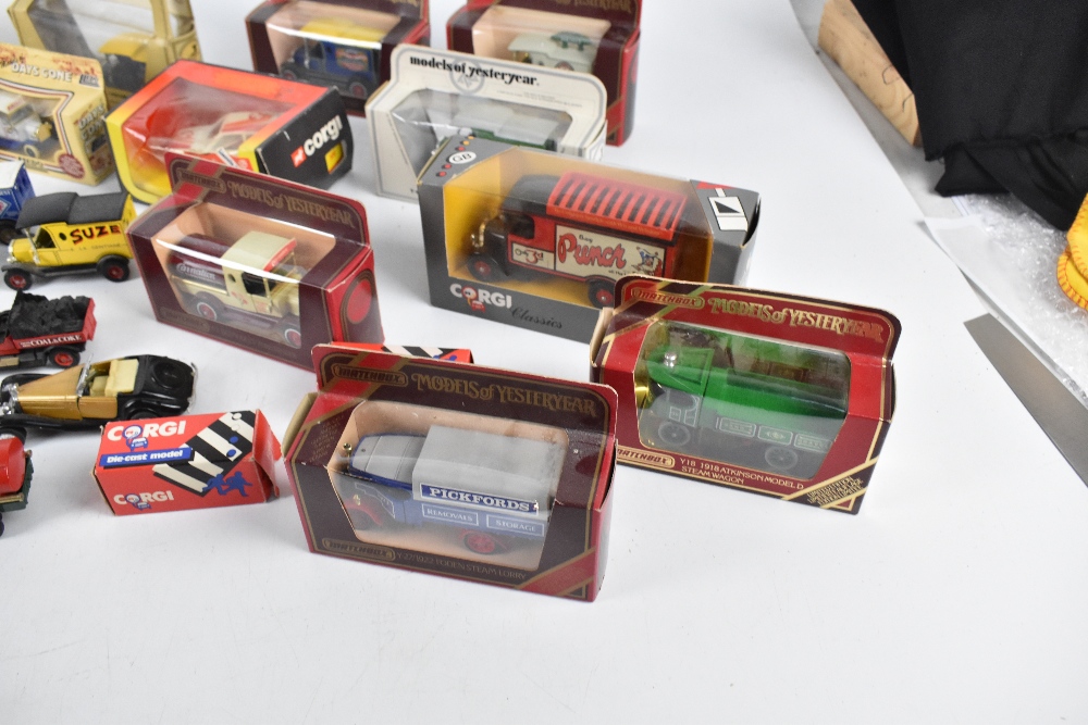 A small quantity of diecast models, including Corgi, Models of Yesteryear, etc. - Image 5 of 8
