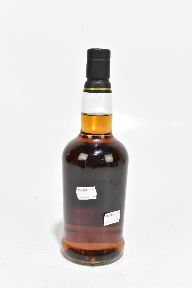 WHISKY; a single bottle of Whyte and Mackay Millennium Aged 25 Years Blended Scotch Whisky, 70cl - Bild 2 aus 4