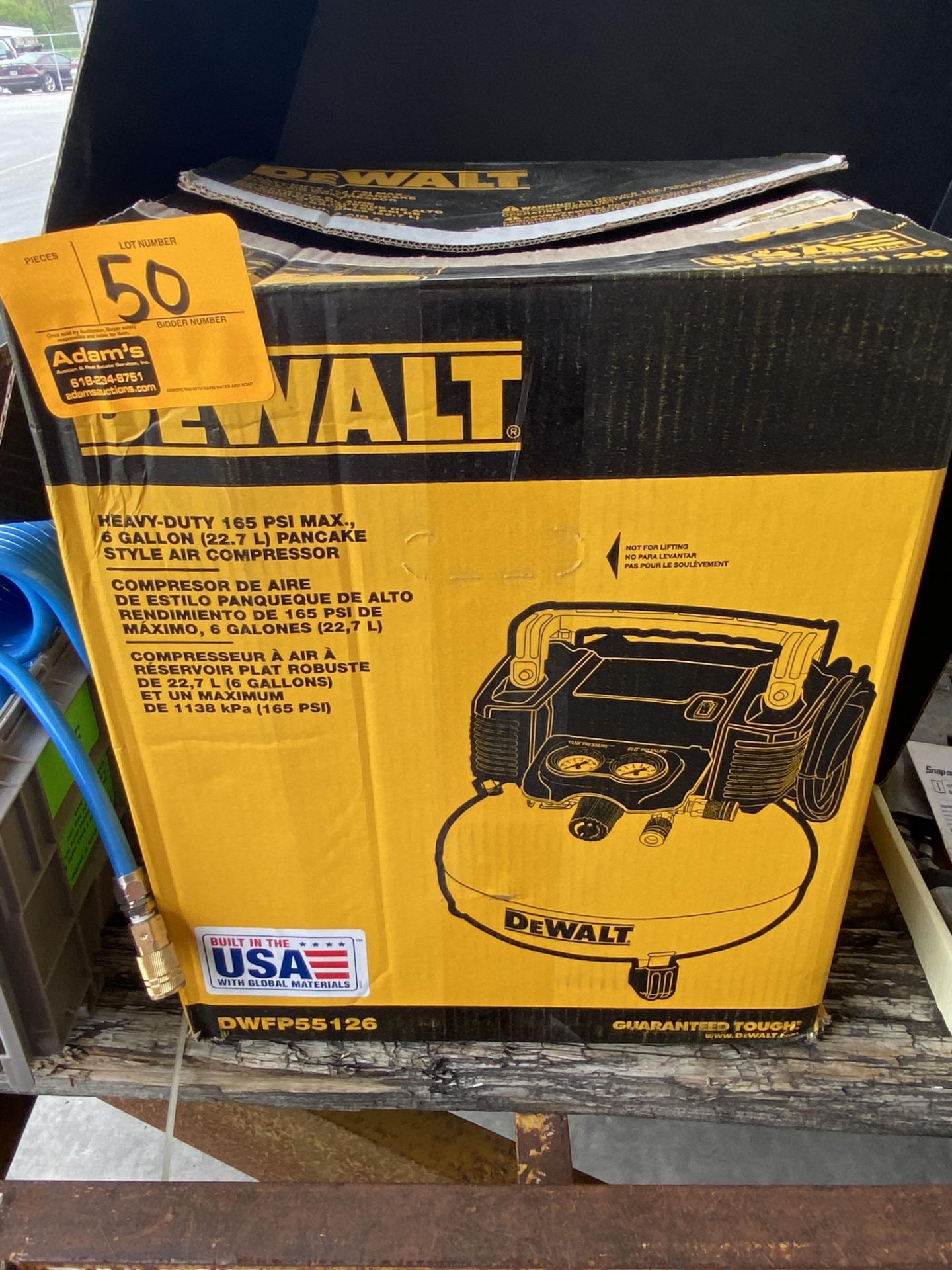 BRAND NEW DEWALT IN BOX HEAVY DUTY 165PSI, 6G PANCAKE AIR COMPRESSOR