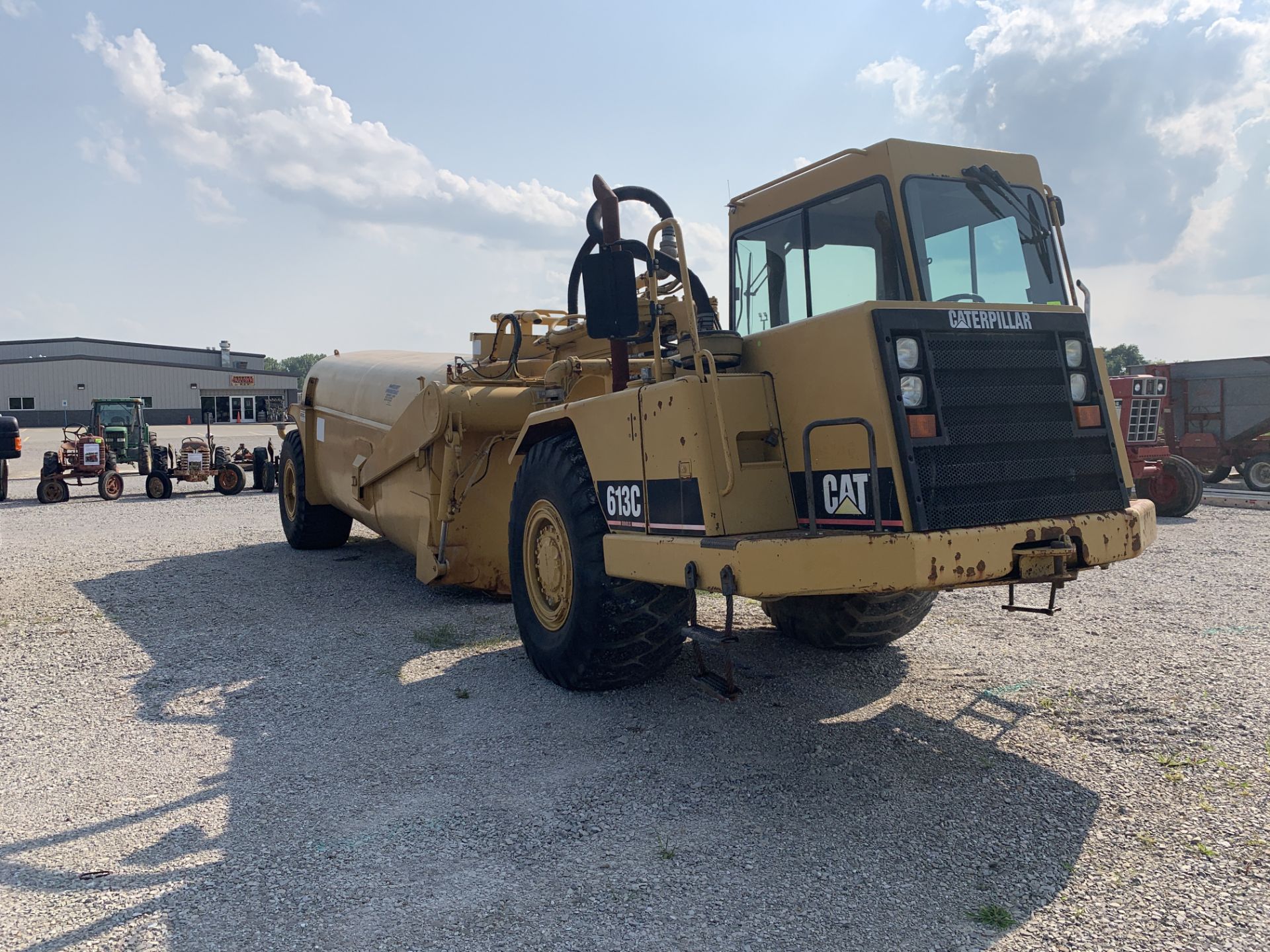 2011 CAT 613C WATER TRUCK MODEL DB4500, 98Z29112 SERIAL NUMBER, 1112 HOURS, RUNS & OPERATES AS IT - Image 2 of 3